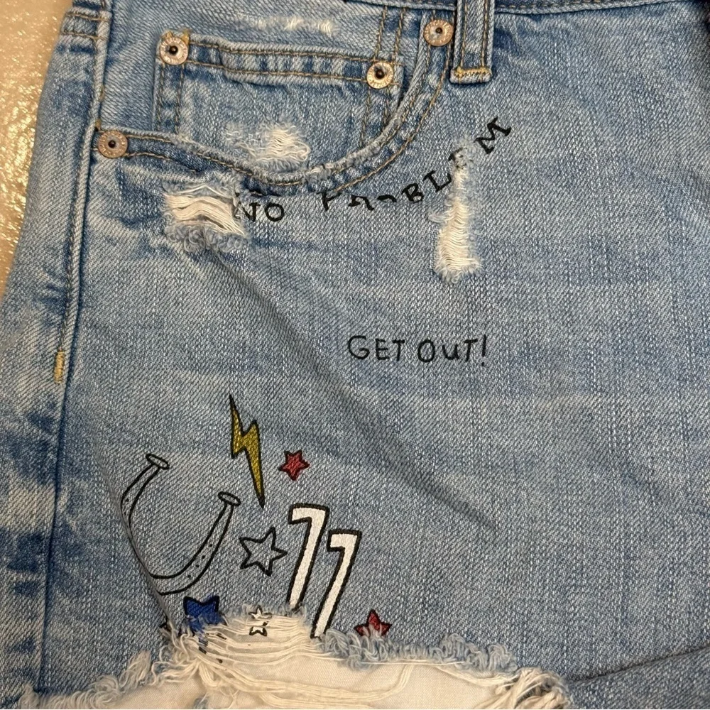 Vintage American Eagle graffiti shorts High waist light wash Women’s Size 12